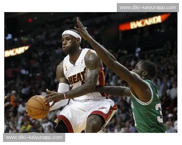 冰与火的交织：尼克斯与勇士2013年宿怨的史诗篇章